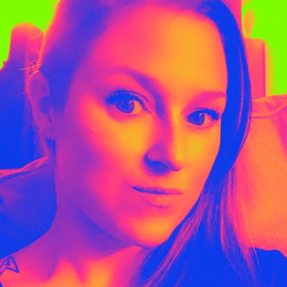 Meet your Posher, Brittany - Picture 2 of 9